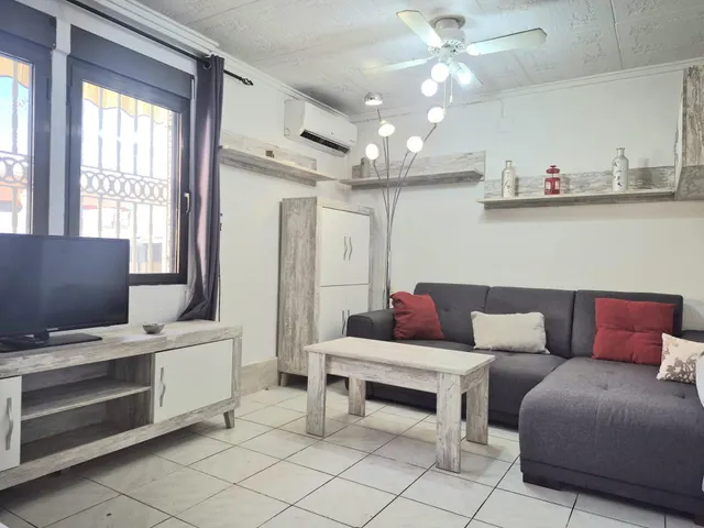 BUNGALOW EN PLANTA BAJA DE 2 DORMITORIOS Y AMPLIA TERRAZA - ZONA TORRETAS III, TORREVIEJA - — 11