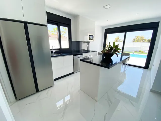 CHALET DE DISEÑO INDEPENDIENTE CON PISCINA — 10