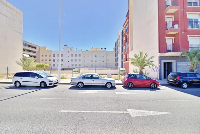 SOLAR URBANO DONDE PUEDES EDIFICAR BAJO + 5 ALTURAS !! — 5