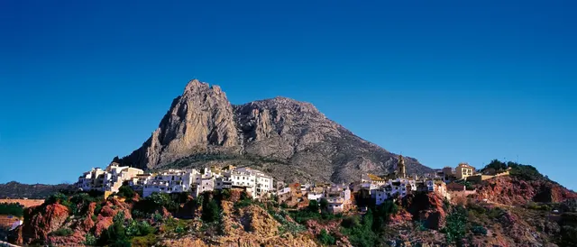 VIVIENDA EN ESQUINA CON 110 METROS DE TERRAZA CON PISCINA  COMUNITARIA A 4 KILOMETROS DE BENIDORM — 23