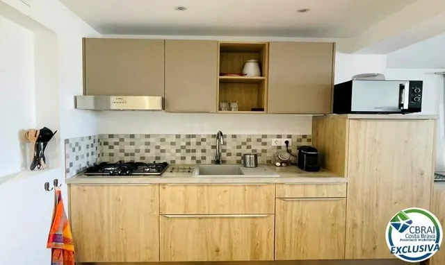 Apartamento totalmente renovado con terraza y espectaculares - foto 3