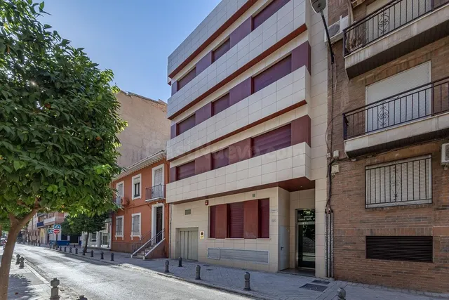 Ático dúplex junto Alhamar con 2 garajes y 2 trasteros — 32
