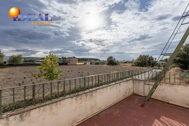 Cortijo con casa de 117 m2 y terreno de 2.312 m2 en Santa Fe — 15