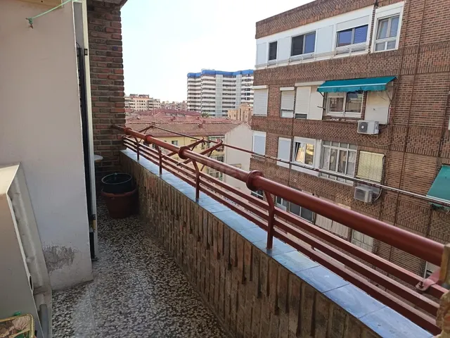 SE VENDE PISO / ASCENSOR/ PARA REFORMAR / BENALUA,/ JUNTO JUZGADOS — 2