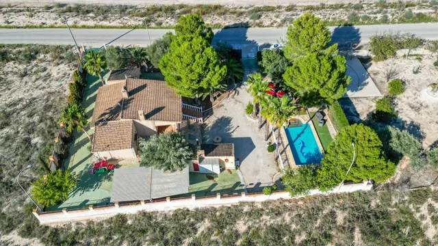 Chalet con parcela de 3.000m2, en paraje La Matanza — 27