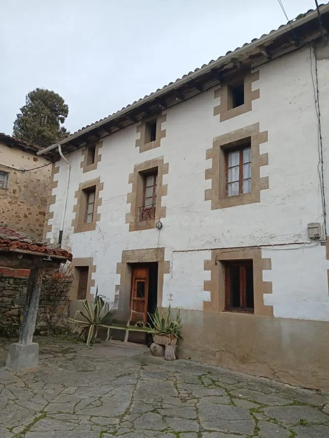Se Vende Casa de piedra con terreno en Valle de Mena - foto 2