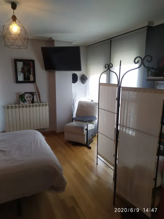 SE VENDE APARTAMENTO MUY LUMINOSO, COCINA AMERICANA, 3 HAB., 2 BAÑOS, ASCENSOR, GARAJE. PARA ENTRAR. — 8