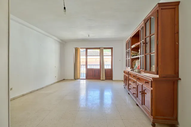 Piso en calle Tornería junto a Hotel María Luisa — 12