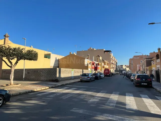 Solar urbano en Avda Albuñol - foto 4