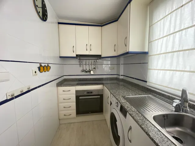 Apartamento de 2 dormitorios con garaje y trastero en Guardamar del Segura — 8