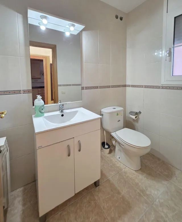 Chalet esquinero adosado en Vilafortuny — 28