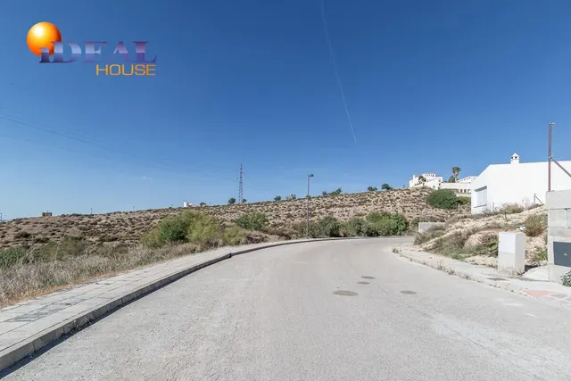 SOLAR URBANO EN ALTOS DE LA ZUBIA CON MAGNÍFICAS VISTAS — 2