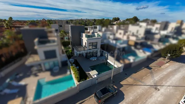 Villa de 4 Dormitorios con Piscina Privada cerca de Las Coli