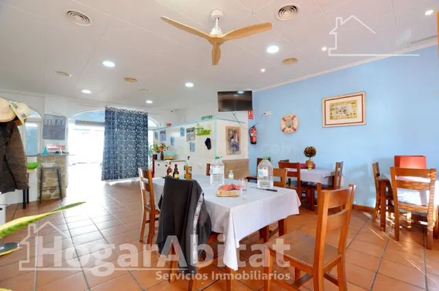 AMPLIO LOCAL COMERCIAL CERCA DE LA PLAYA DEL RACÓ - foto 3