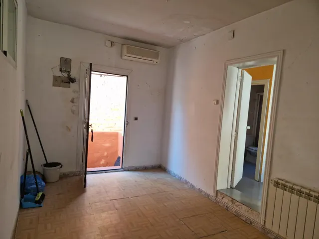AOC VENDE EN EL CENTRO DE MOSTOLES, CASA EN PRIMERA PLANTA PARA REFORMAR CON GRAN POTENCIAL. — 8