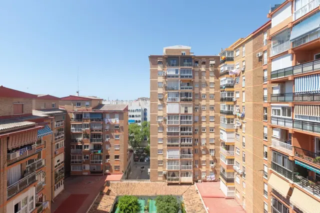Amplio y luminoso piso en el corazón de Málaga — 4