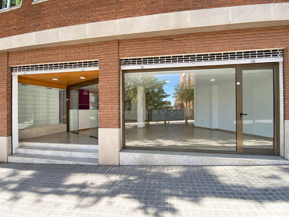 LOCAL COMERCIAL AMPLIO Y LUMINOSO EN VALLVIDRERA