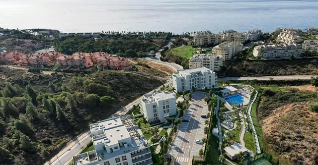 APARTAMENTOS Y ÁTICOS PARA DISFRUTAR DE SUS VISTAS AL MAR Y ZONAS COMUNES, MUY CERCA DE LA PLAYA !!! — 3