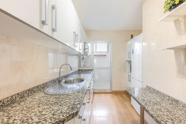 Vivienda con terraza y vistas al mar en Avenida de las Gaviotas, Fuengirola — 14