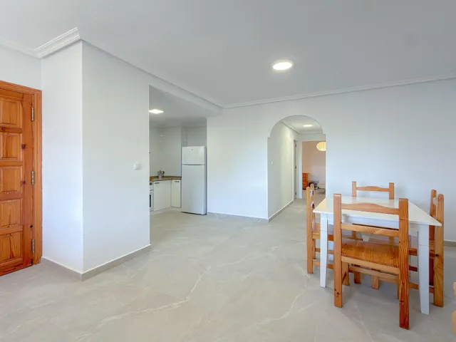 OPORTUNIDAD! Fantástico apartamento reformado con confortable terraza y vistas despejadas (210 Mts playa) — 14