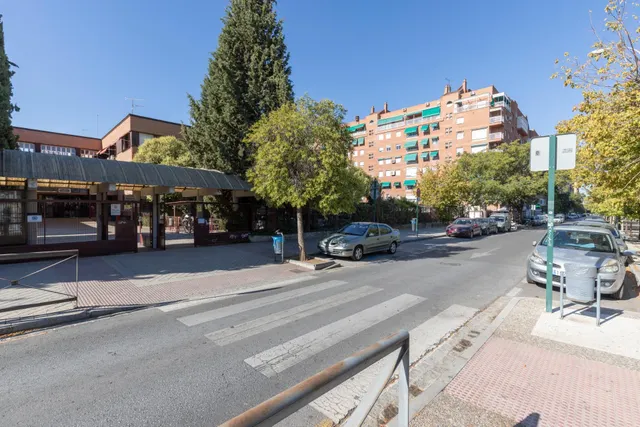 Local en venta junto al instituto Zaidín Vergeles – Listo para empezar tu negocio — 20