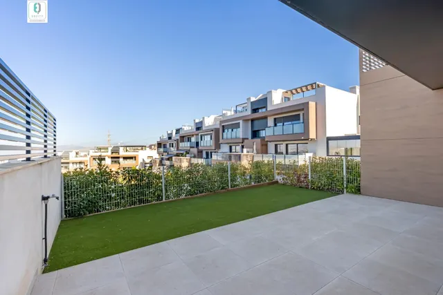 Exclusiva vivienda de lujo en planta baja con grandes terrazas, vistas a Granada — 12