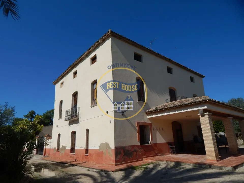 CASA DE CAMPO DE GRAN TAMAÑO Y CON MUCHO TERRENO, ONTINYENT