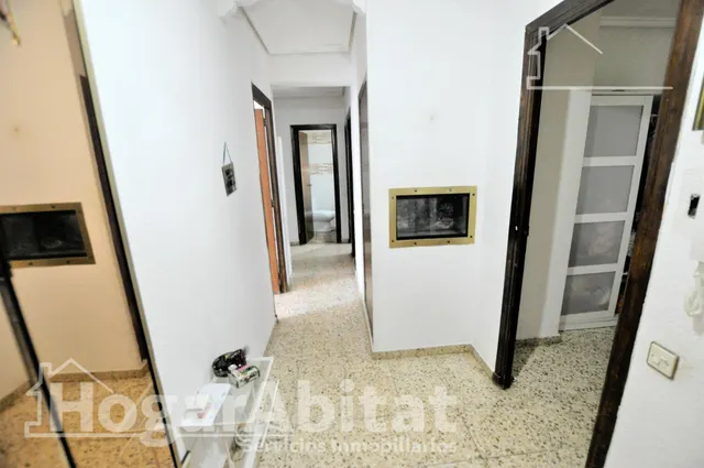AMPLIO Y EXTERIOR CON BALCÓN Y TRASTERO, EN EL CENTRO — 28