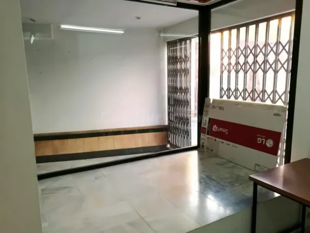 Local comercial 80m² en alquiler - Céntrica — 2