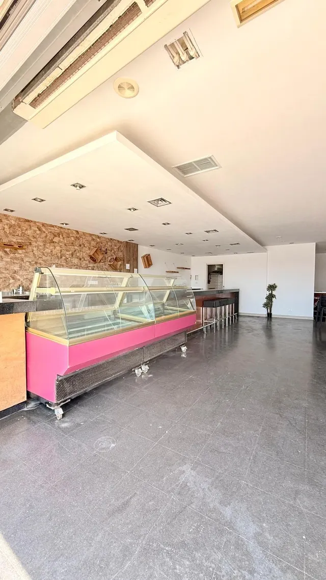 ¡Oportunidad Única en Cubelles! Local Comercial Reformado con Terraza y Vistas al Mar — 9