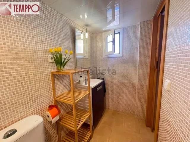 Chalet independiente con piscina privada, 5 dormitorios y placas solares en parcela de 450 m2 — 29
