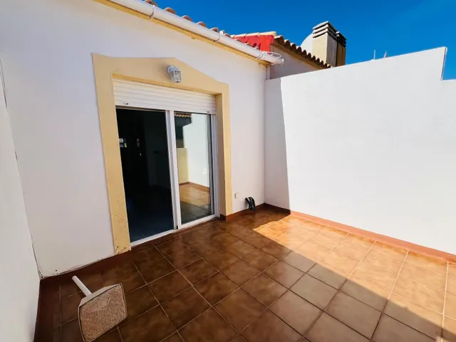 Chalet adosado de 3 dormitorios con terraza y piscina comunitaria en Playa Flamenca — 29