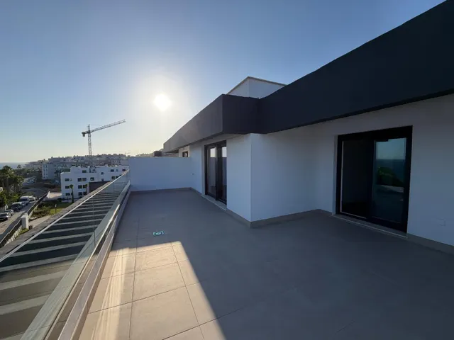 Atico con vistas despejadas al Mar en zona Playa Marina 300 m del Mar — 11
