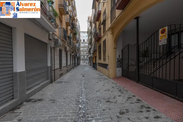 Amplio piso con garaje y trastero en el centro — 48