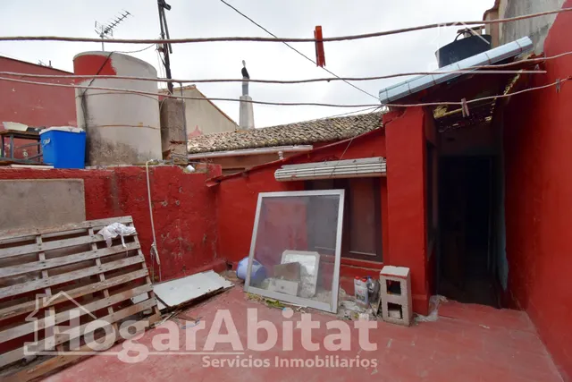¡ECONOMICA! AMPLIA CASA CON TERRAZA Y CON MUCHAS POSIBILIDADES — 23
