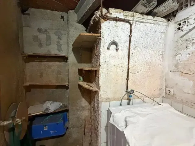 CHALET ADOSADO A REFORMAR, ESQUINERO CON SALIDA A DOS CALLES — 36