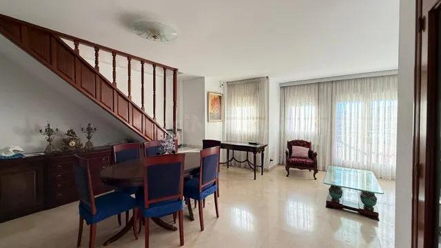 PISO DE 5 DORMITORIOS Y TERRAZA