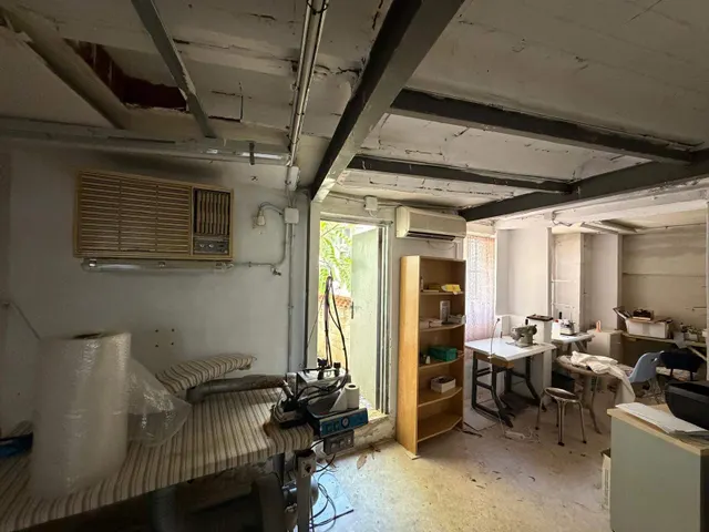 Amplio Local Comercial en la Zona de Santo Domingo, Alicante por solo €140.000 — 22