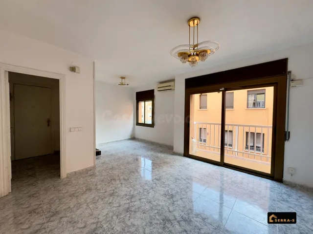 AMPLIO PISO DE 4 habitaciones, LUMINOSO Y CON UNA TERRAZA ES - foto 2
