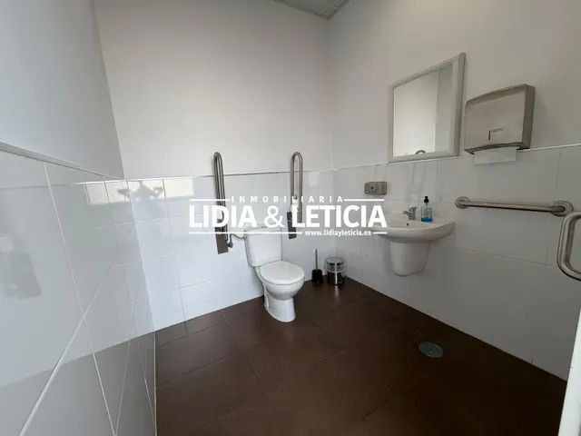 Local Comercial ideal para Consultas, Centro Médico... — 20