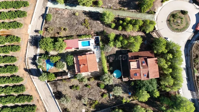 CHALET URBANO MAS PARCELA EN CASINOS — 5