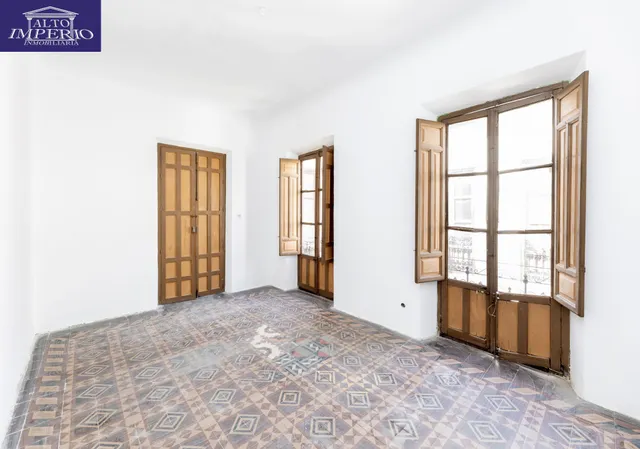 EXCLUSIVA ULTIMA PLANTA CON VISTAS EN GRAN VIA — 34