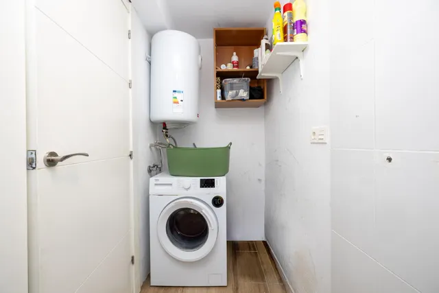 ¡Tu hogar soñado te espera en esta espectacular casa reformada! — 32