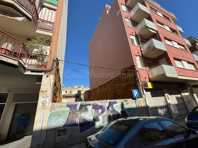 SOLAR URBANO CON ESTRUCTURA DE EDIFICIO EN EL VENDRELL - foto 2