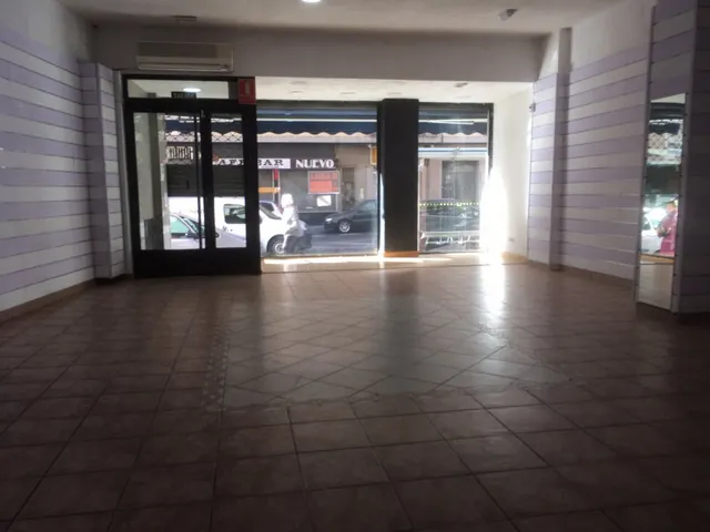FABULOSO LOCAL PARA INSTALAR SU NEGOCIO. — 11