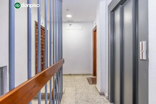 PISO JUNTO CAMINO DE RONDA — 30