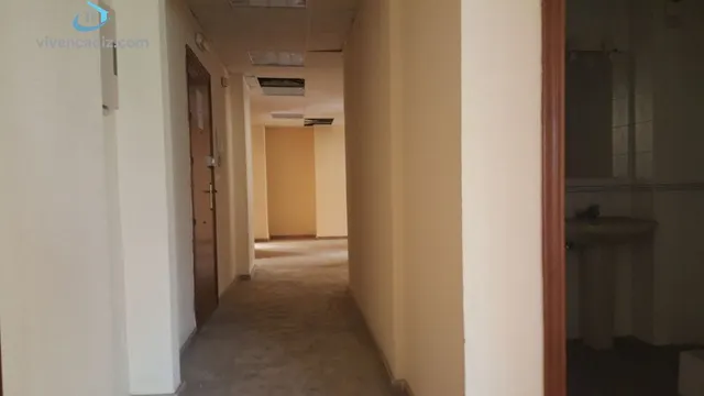 IDEAL INVERSORES. 320 METROS A REFORMAR. PARA OFICINAS O PISOS. — 27