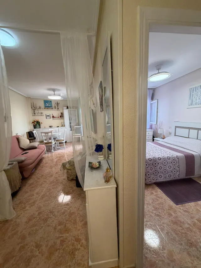 Apartamento con piscina compartida, Alicante, Torrevieja, Playa del Cura. 1 habitación | 54 m2 | A 900 metros del mar — 17