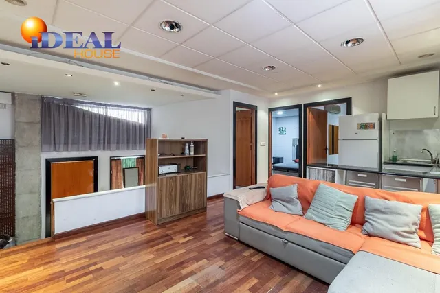 AMPLIA PLANTA BAJA JUNTO ARABIAL CON GARAJE — 2