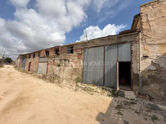 SE VENDE PARCELA DE TERRENO RÚSTICO CON POZO, CASA PARA REFO - foto 3